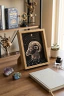 Ahşap Kenarlı Oğlak Burcu Tasarımlı Kartanesi Obsidiyen Taşlı Derin Çerçeve 16,5X21,5CM - Duvar Dekorasyonu görsel 2